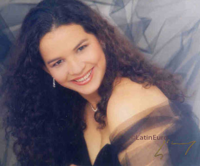 Date this attractive Brazil girl Luciana from FORTALEZA B7121