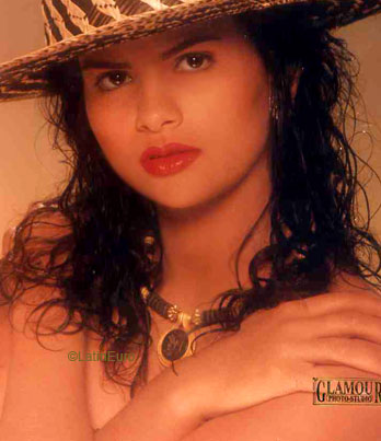 Date this voluptuous Brazil girl Mychelle from BRASILIA B7305