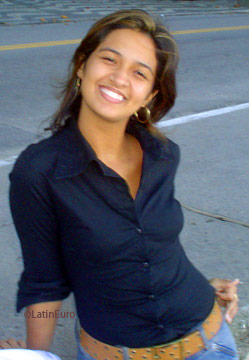 Date this lovely Brazil girl Roberta from NITEROI B7385