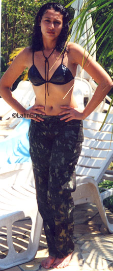 Date this attractive Brazil girl Paula from PINDAMONHANGABA B7453
