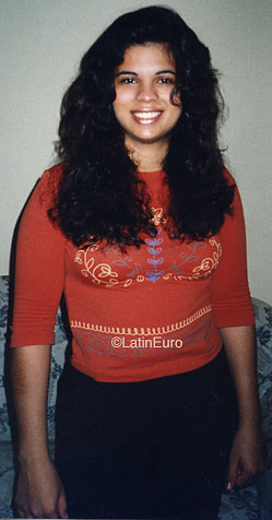 Date this attractive Brazil girl Carol from RIO DE JANEIRO B7576