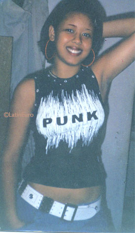 Date this fun Brazil girl Simone from MACAE B7643