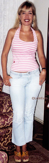 Date this athletic Brazil girl Sumaia from ITU B7720