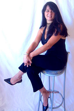 Date this athletic Brazil girl Flavia from RECIFE B7873