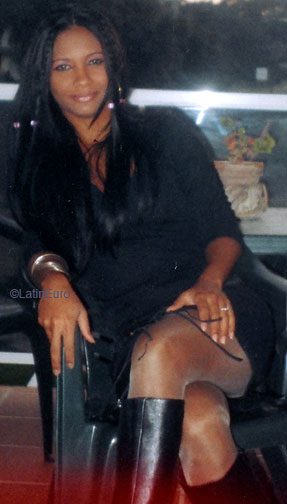 Date this attractive Brazil girl Luciana from  B7922