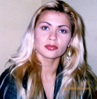 Date this charming Brazil girl Debora from JAGUAPITA B8077