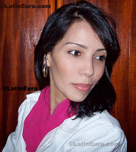 Date this hot Brazil girl Dayane from Uberlandia B81