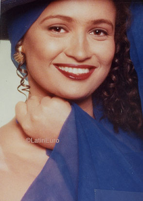 Date this delightful Brazil girl Simone from JUNDIAI B8182