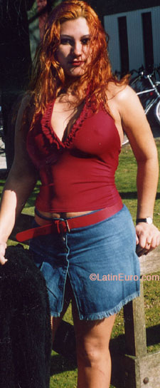 Date this attractive Brazil girl Sanara from ANANINDEUA B8214