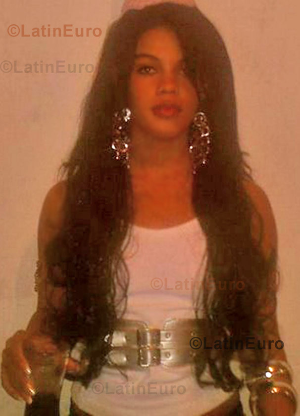 Date this funny Brazil girl Paminha from Campos dos Goytacazes B821