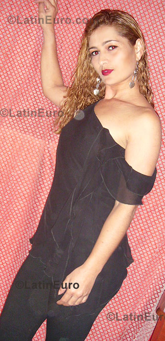 Date this nice looking Brazil girl Cristeane from Ribeirao Das Neves B823