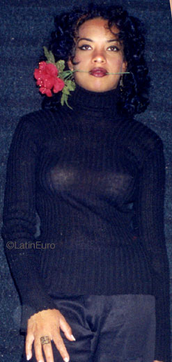 Date this gorgeous Brazil girl Silvia from BETIM B8397