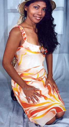 Date this nice looking Brazil girl Alexandrina from CAMPO GRANDE B8587