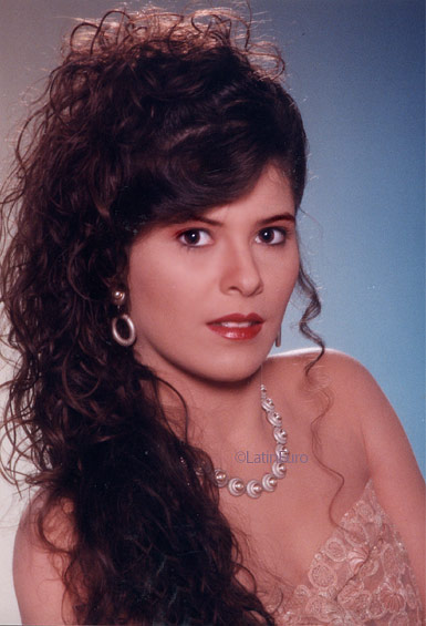 Date this happy Brazil girl Valeria from SAO PAULO B8699