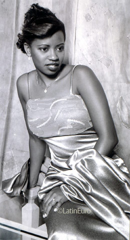 Date this attractive Brazil girl Liria from ITUIUTABA B8750