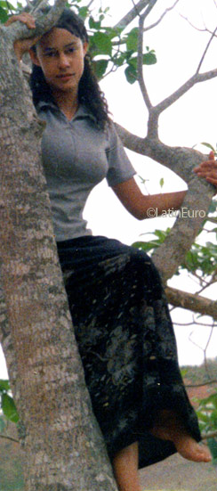 Date this voluptuous Brazil girl Jamimia from SAO PAULO B8763