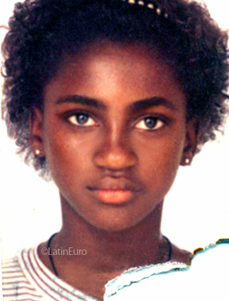 Date this nice looking Brazil girl Kelly from BELO HORIZONTE B8765