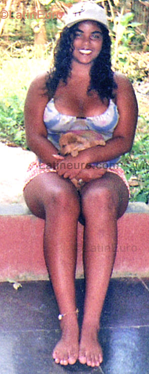 Date this nice looking Brazil girl Daniele from Caetanopolis B924