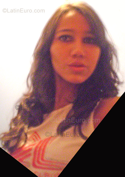 Date this lovely Brazil girl Fernanda from Goiania B964