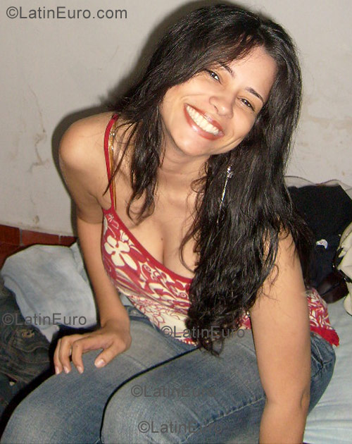 Date this delightful Brazil girl Rosana from Goiania B977