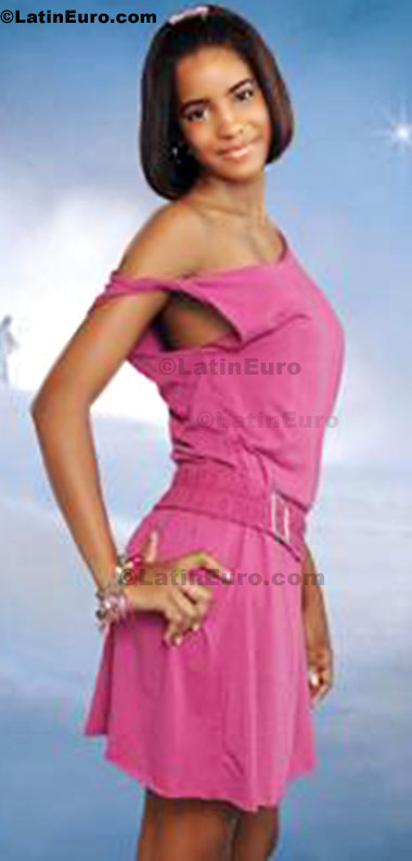 Date this tall Dominican Republic girl Nefer from Santo Domingo N-1019