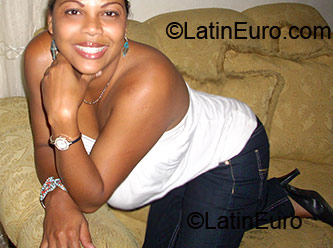 Date this attractive Any Country girl Yenny from Santo Domingo N-10