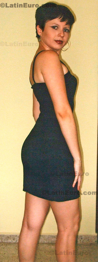Date this good-looking Any Country girl Amalia from Yoro N-1101