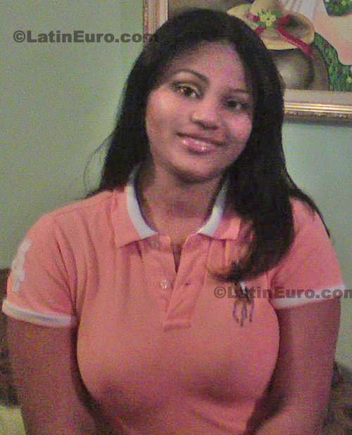 Date this sensual Dominican Republic girl Yokasta from Santo Domingo N-1102