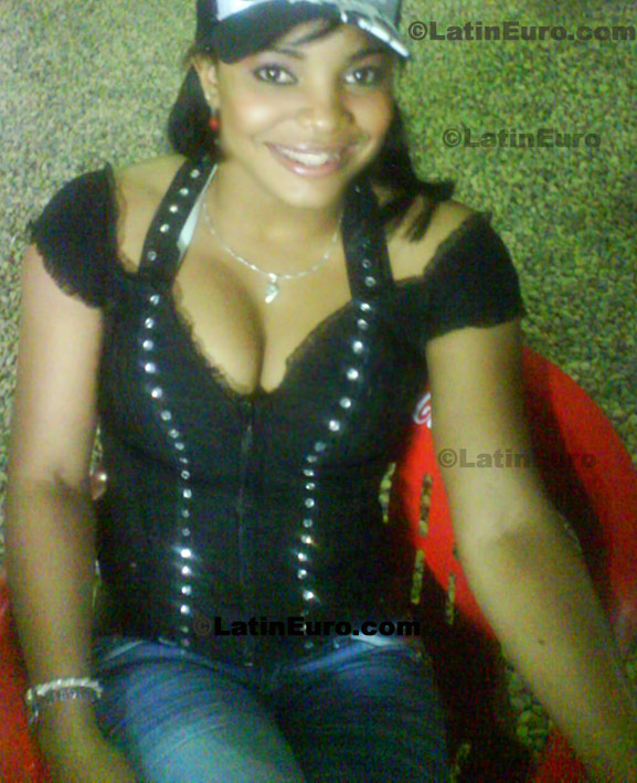 Date this sultry Dominican Republic girl Natoya from La Vega N-1118