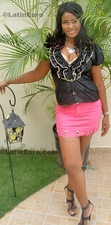 Date this stunning Dominican Republic girl Kenia from Santo Domingo N-1258