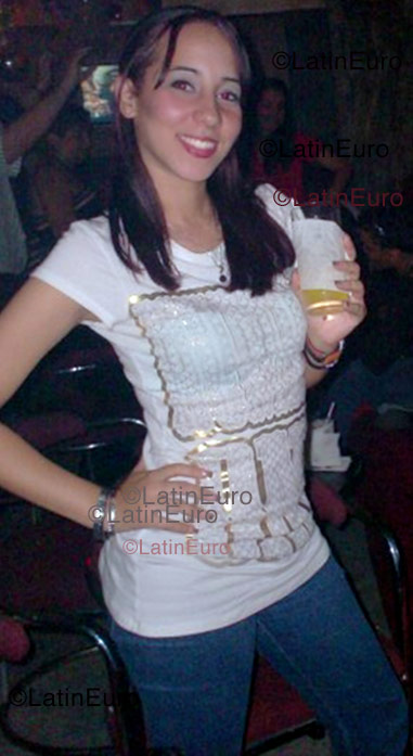 Date this hot Dominican Republic girl Michelle from Santo Domingo N-127