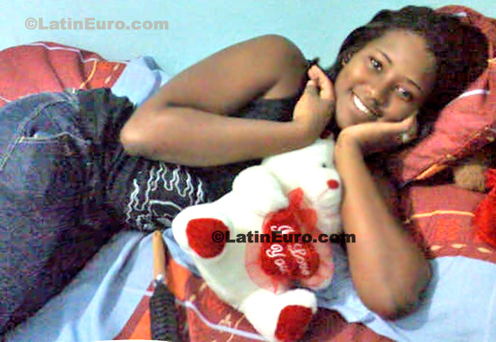 Date this pretty Dominican Republic girl Soreyli from Santo Domingo N-1325