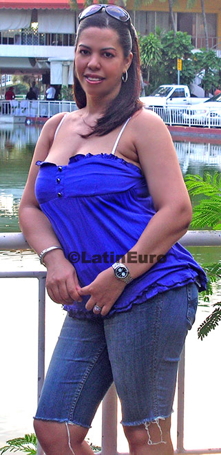 Date this voluptuous Dominican Republic girl Merly from Santo Domingo N-1352