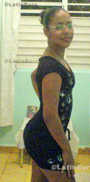 Date this sensual Dominican Republic girl Daiana from Santo Domingo N-1376