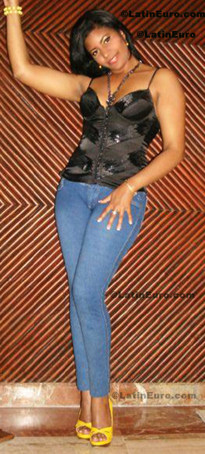 Date this foxy Dominican Republic girl Dahiana from La Vega N-1391