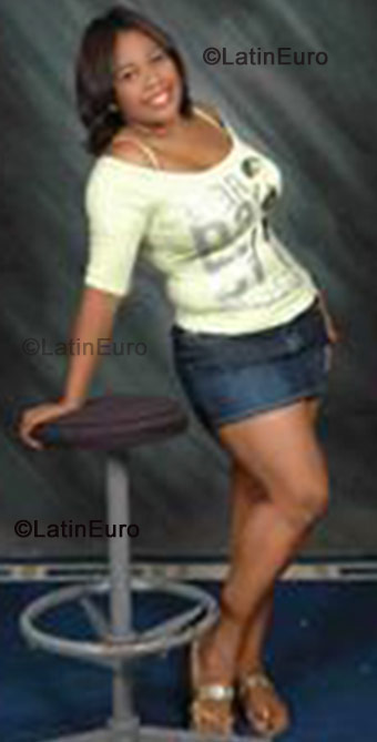 Date this attractive Dominican Republic girl Anyela from Santo Domingo N-1443