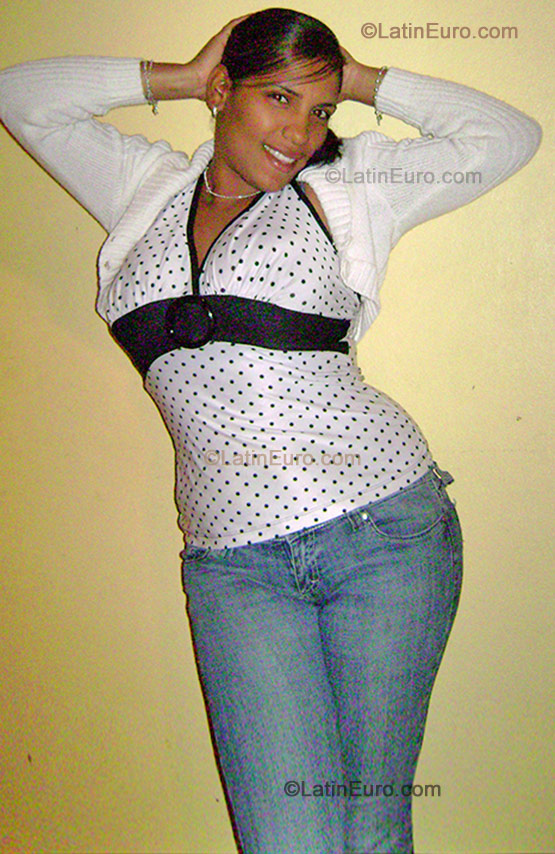 Date this passionate Dominican Republic girl Yufreisi from Santiago N-1497
