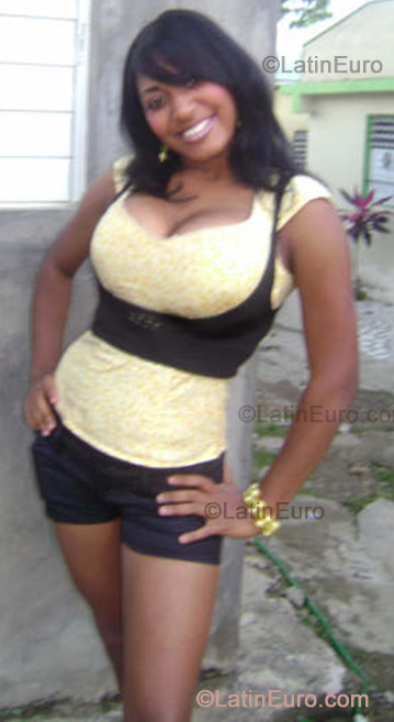 Date this hard body Dominican Republic girl Yohanna from  N-1513
