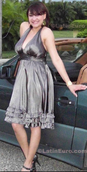 Date this pretty Dominican Republic girl Aldonza from Santo Domingo N-1583