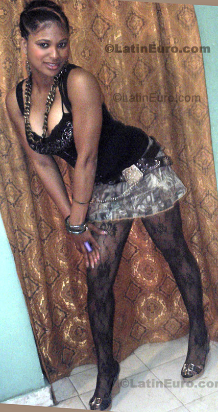 Date this delightful Dominican Republic girl Arlenis from San Pedro De Macoris N-1591