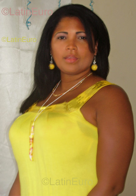 Date this charming Dominican Republic girl Jhureily from Barahona N-242