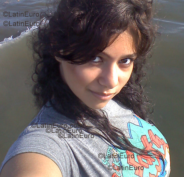 Date this attractive Honduras girl Albina from  N-270