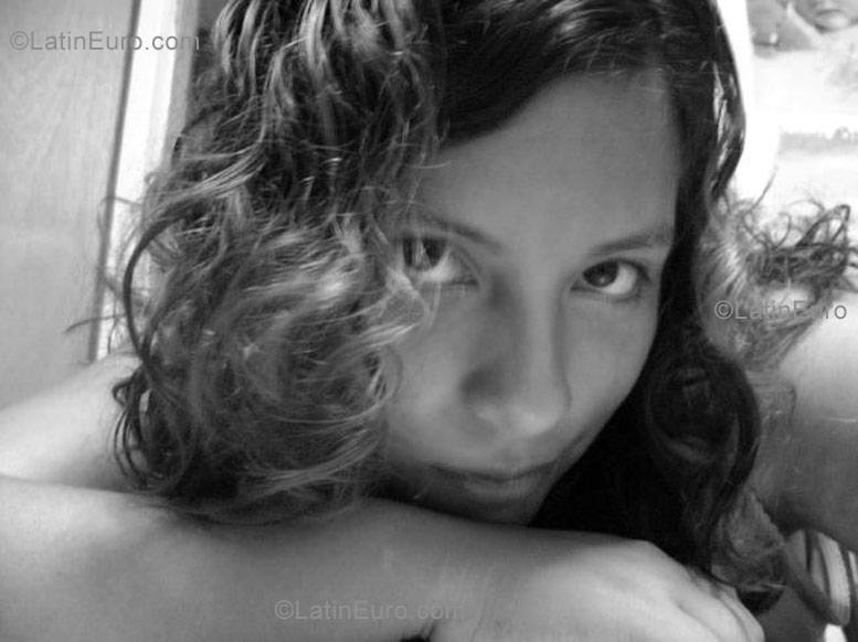 Date this happy Peru girl Rosa from Trujillo N-306