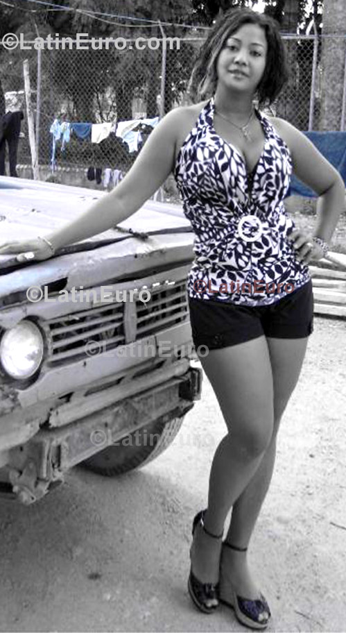 Date this charming Dominican Republic girl Marcela from Santiago N-420