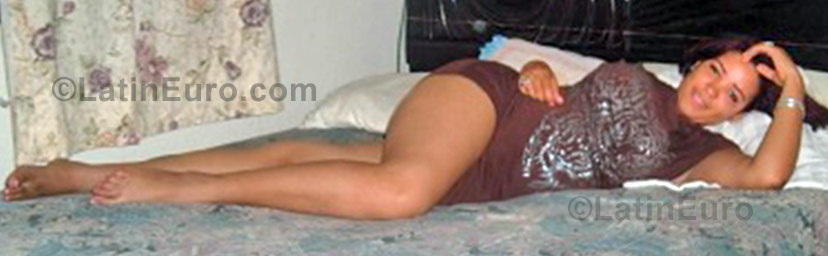 Date this lovely Dominican Republic girl Aidee from La Vega  N-421