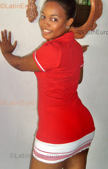 Date this sensual Dominican Republic girl Silvia from Santiago N-440