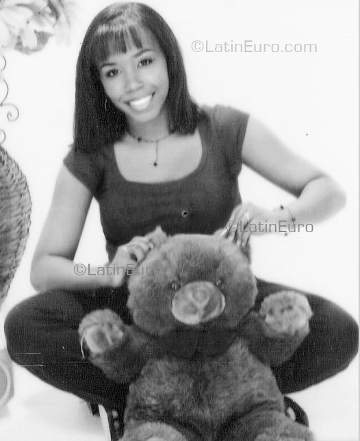 Date this happy Dominican Republic girl Ashanty from Santo Domingo N-54