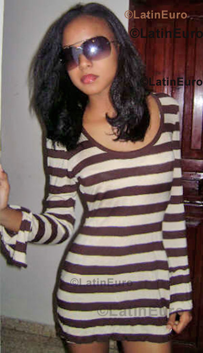 Date this hard body Dominican Republic girl Yasmina from San Francisco de Macoris N-566