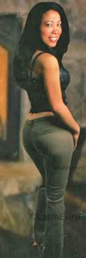 Date this funny Dominican Republic girl Dilenia from Santo Dominigo N-641