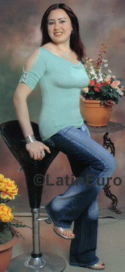 Date this hard body Dominican Republic girl Elizabet from Santiago N-706